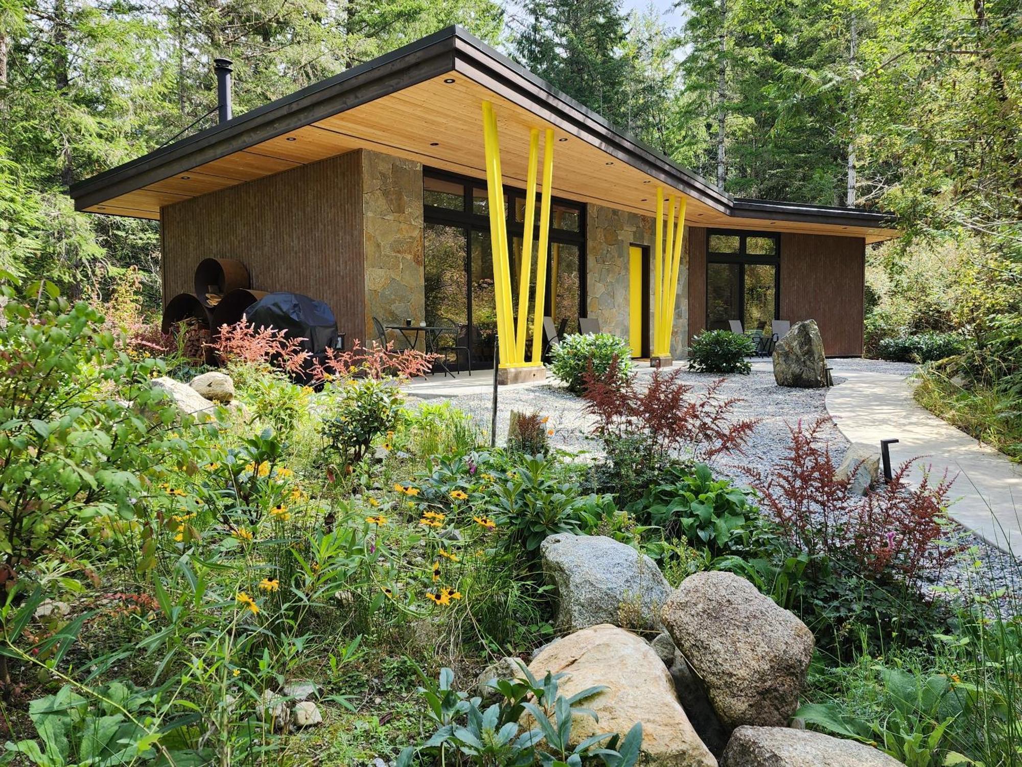The Shed At Moon Dance Ξενοδοχείο Madeira Park Δωμάτιο φωτογραφία